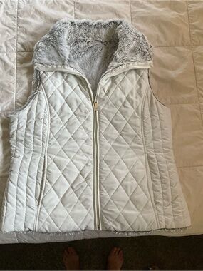Quilted Faux-Fur Lined Women's Vest - Light Gray